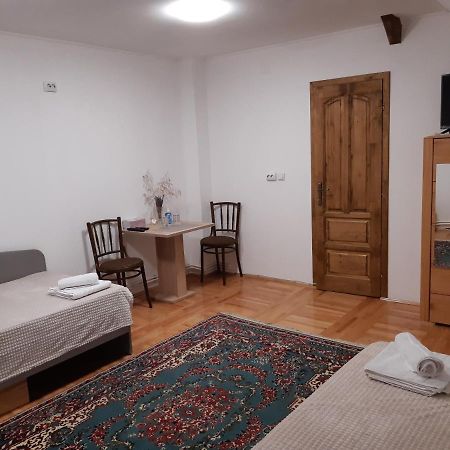 Agropensiunea Caprioara Mintia Bagian luar foto